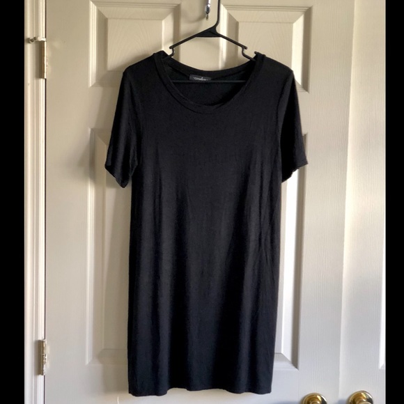 Caralase Dresses & Skirts - NWOT (Boutique) Caralase Black T-Shirt Dress